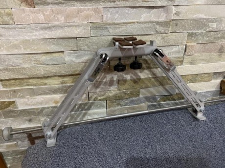 Pues está prácticamente sin estrenar ya que lo compre para practicar tiro y no pudo ser 
Esta fabricado 01