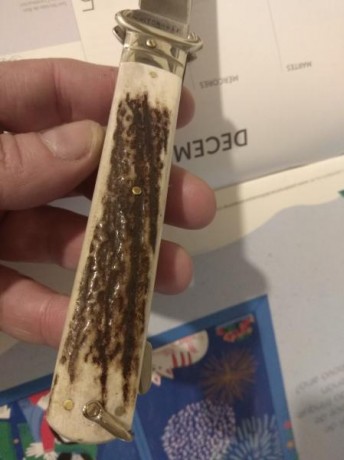 Se vende esta navaja extractora Aitor nueva a extrenar en caja. 
Preciosa empuñadura en Ciervo.
Precio 00