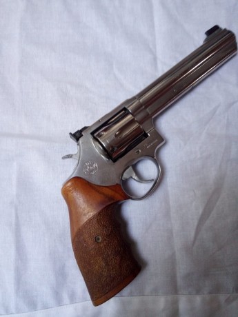 Pongo en venta revolver taunus 357 magnum bien cuidado y poco uso inox 250 €el arma esta en lleida 00
