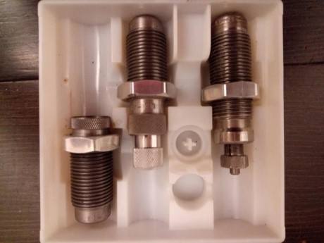 :clint: Vendo dies del calibre 40SW marca LEE por 40€, mi tlf 625079610. 10