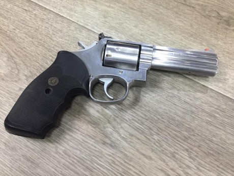 Se vende este revólver del que poco se puede decir que no se conozca, preciso, duro, indestructible, bonito, 01