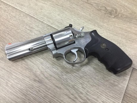 Se vende este revólver del que poco se puede decir que no se conozca, preciso, duro, indestructible, bonito, 00