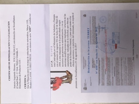 PRENSA DE RECARGA SEMIPROGRESIVA LEE

Se vende kit de recarga compuesto: 
Prensa de recarga semiprogresiva 00