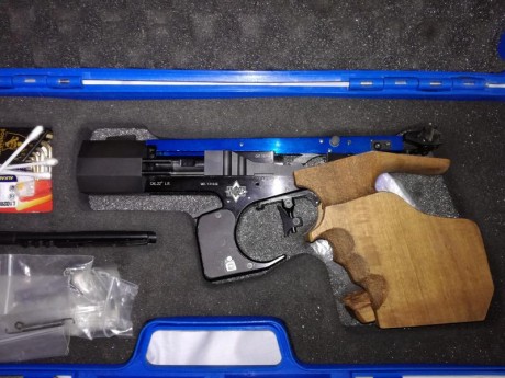 Vendo pistola Match Guns MG2E, calibre 22 electrónica, para competir a 25 m, en perfecto estado de conservación 01