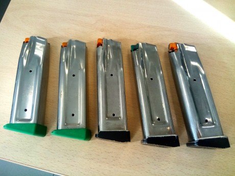 Se venden 5 cargadores marca SPS del calibre 40SW, tres con tapas Doble Alpha, todos 100€, sueltos 25€.
Regalo 10