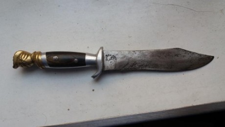 Hola me gustaría saber si alguien reconoce el logo de este cuchillo que encontré en el desván de casa 11