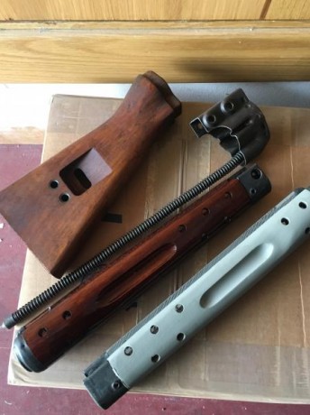 Buenas

Vendo varias cosas para Cetme C:
3 cargadores colección 
Dos Guardamanos 
Dos culatas 
Una correa
Tengo 01