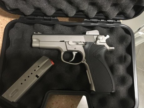 Hola,pongo a la venta por no poder usarlas estas 3 grandes pistolas,una Smith and Wesson 5906 impoluta,no 02