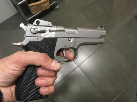 Hola, pongo en venta esta preciosa SW5906 sin uso apenas,es un arma hecha en acero inoxidable y con unos 00