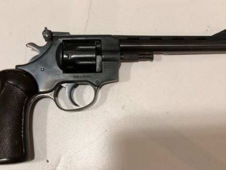 Revólver alemán de la prestigiosa casa Arminius Hw 7T con alza regulable y cachas con muy buen agarre 01