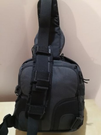 Color doble tap. En perfecto estado. Poco que decir de la calidad y funciones de esta bolsa. La compre 01