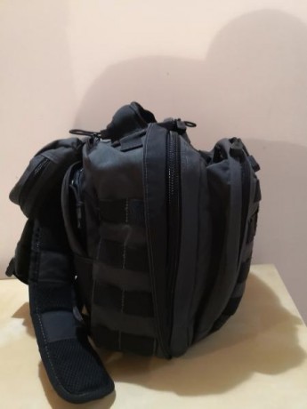 Color doble tap. En perfecto estado. Poco que decir de la calidad y funciones de esta bolsa. La compre 00