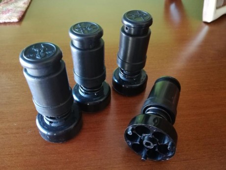 Buenas.
Vendo 4 speed loaders (cargadores rápidos) Safariland para revolver Smith Wesson armazon K.
Completamente 00