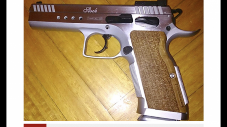 Vendo Tanfoglio Stock Custom calibre 9 mm.
Con cachas y brocal de aluminio. También posee cachas de nogal.
Amparada 02