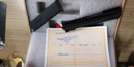 Vendo pistola STI Trojan 5" de 9 mm y kit del 22, muy poco uso, esta nueva. 
Es un arma de muy precisa 02