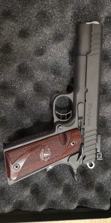 Vendo pistola STI Trojan 5" de 9 mm y kit del 22, muy poco uso, esta nueva. 
Es un arma de muy precisa 01