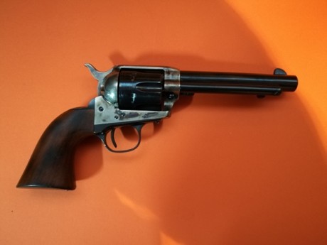 Vendo Revolver tipo Colt Frontier en calibre 357 magnún (también dispara el 38 especial) de la marca Uberti.
El 01
