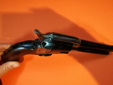 Vendo Revolver tipo Colt Frontier en calibre 357 magnún (también dispara el 38 especial) de la marca Uberti.
El 00
