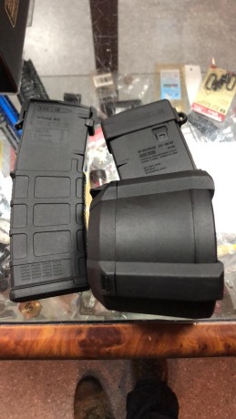 Un compañero vende estos cargadores. Son de un rifle AR Smith&Wesson M&P15. Calibre 300 AAC Blackout. 01