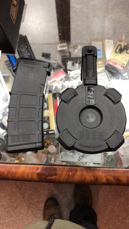 Un compañero vende estos cargadores. Son de un rifle AR Smith&Wesson M&P15. Calibre 300 AAC Blackout. 00