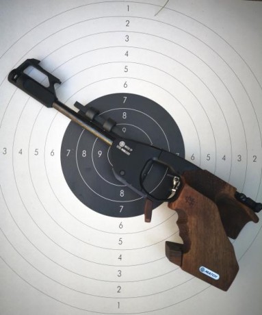 Vendo esta pistola para competiciones a 50 m guiada en F.
Tiene manual, maleta y herramientas de limpiez 10