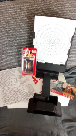 Se vende entrenador electrónico ITARGET PRO para calibre 9mm , solo extrenado pues me compre otro entrenador 01