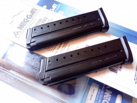 Pues lo dicho,  vendo los tres cargadores juntos, el que está en el blister sin estrenar, y los otros 10