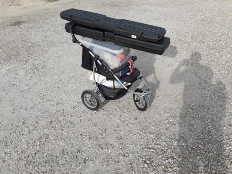 De un carro de niño desechado porque se le salía una rueda trasera lo he reconvertido en un cómodo carrito 00