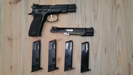 Pistola cz  85   con dos carros 9 p y 22    450 €    tf del dueño ( diego ) 636958482 por favor llamar 01