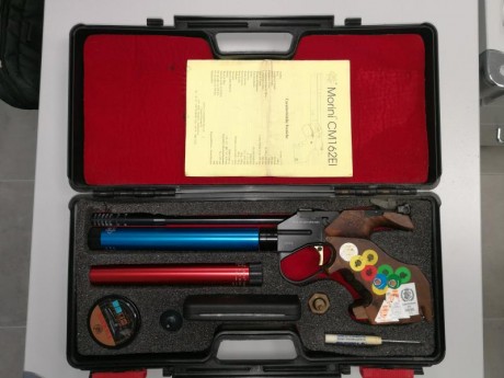Hola...vendo pistola de competición aire comprimido MORINI modelo CM162EI. La pistola se vende con todo 00