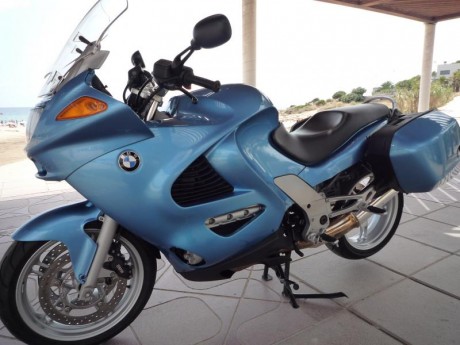 pues como dice el titulo,porque no ponemos fotos de nuestras maquinas,ya sean scooters,harleys,nakeds,trails,etc,la 90