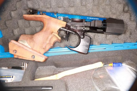 Vendo pistola Match Guns MG4, calibre 32 para competir a 25 m, en perfecto estado de conservación como 01