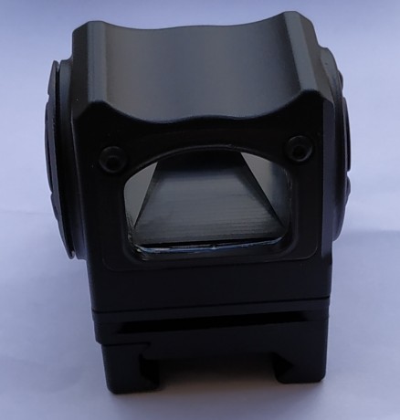 Con muy poco tiempo de uso, con leves señales de uso normal.Completa con su caja, manual y accesorios.
Una 02