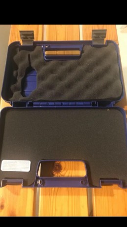 VENDIDO MALETIN SMITH WESSON PARA ARMA CORTA. 
QUITAR EL ANUNCIO 
GRACIAS 00