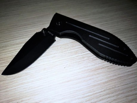 Navaja Ka Bar perfecto estado, hoja 8 cms., ancho 2,5 cms., largo total 20 cms..
PV envío incluido: 20€. 01
