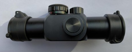 Visor de punto rojo de retículas intercambiables en color rojo y verde.Como nuevo, viene con tapas Butler 01