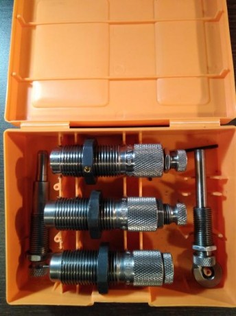 Vendo estos Dyes de la marca Lyman, muy poco usados, 
50 euros con los gastos de envio incluidos
Un saludo 01