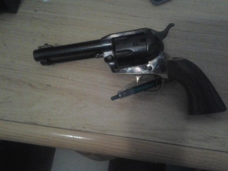 Hola, vendo este catleman cal 44 de avancarga 210e portes a cargo del comprador en caso de envio,atiendo 01