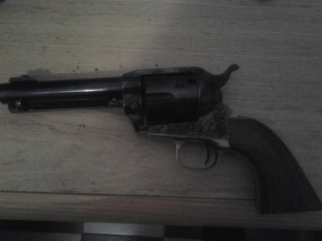 Hola, vendo este catleman cal 44 de avancarga 210e portes a cargo del comprador en caso de envio,atiendo 00