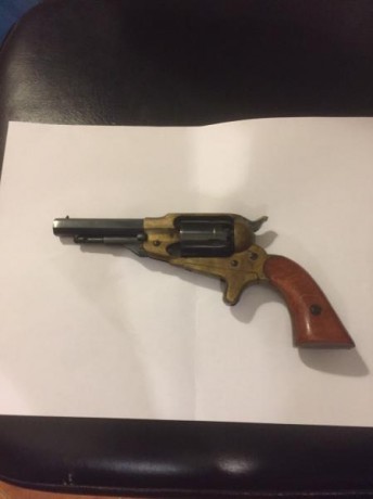 Revolver de Avancarga de la firma San Marcos Cal 31 de 3.5" tambor para 5 disparos. En perfecto estado 01