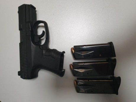 Hola vendo esta pistola con apenas 50 disparos comprada en el 2014 nueva con 3 cargadores... 450 euros.... 00