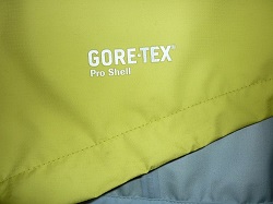 Por cambio de talla vendo esta estupenda chaqueta comprada el año pasado en UK y utilizada solo una temporada 01