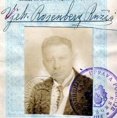  EN RECUERDO Y HOMENAJE A LOS QUE YA NO ESTÁN. 

Si pones en  GOOGLE    PASAPORTES EN LA MEMORIA   da 131