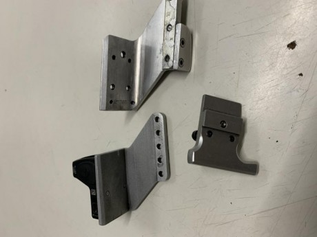 Hola buenas vendo tres monturas y un visor Trijicon
1ª es una montura RHT para pistolas 2011(Sti,Sps y 01