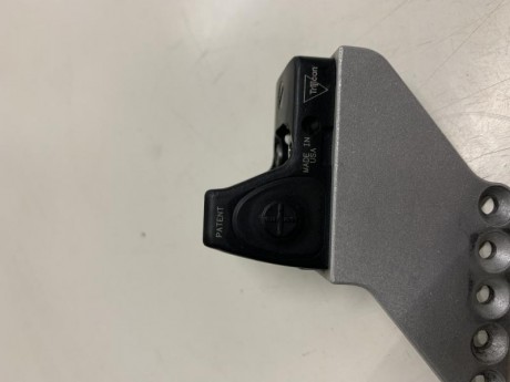 Hola buenas vendo tres monturas y un visor Trijicon
1ª es una montura RHT para pistolas 2011(Sti,Sps y 12