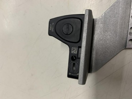 Hola buenas vendo tres monturas y un visor Trijicon
1ª es una montura RHT para pistolas 2011(Sti,Sps y 11