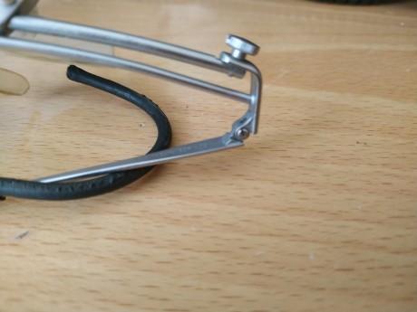 Se venden gafas de tiro Knobloch.
Tienen la parte izquierda rota, las compré así, se pueden soldar, yo 11