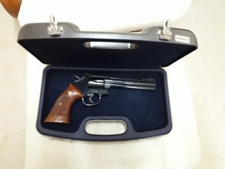 marca  Smith Wesson
modelo  magnum
calibre 32
seis pulgadas,perfecto estado ,guiada en F
precio 525€ 00