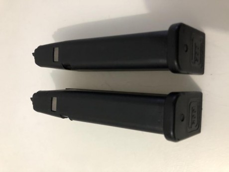 Vendo 2 cargadores para la glock 17 con capacidad de 17 cartuchos cada uno.....se encuentran en Madrid. 02