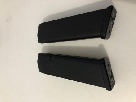 Vendo 2 cargadores para la glock 17 con capacidad de 17 cartuchos cada uno.....se encuentran en Madrid. 00